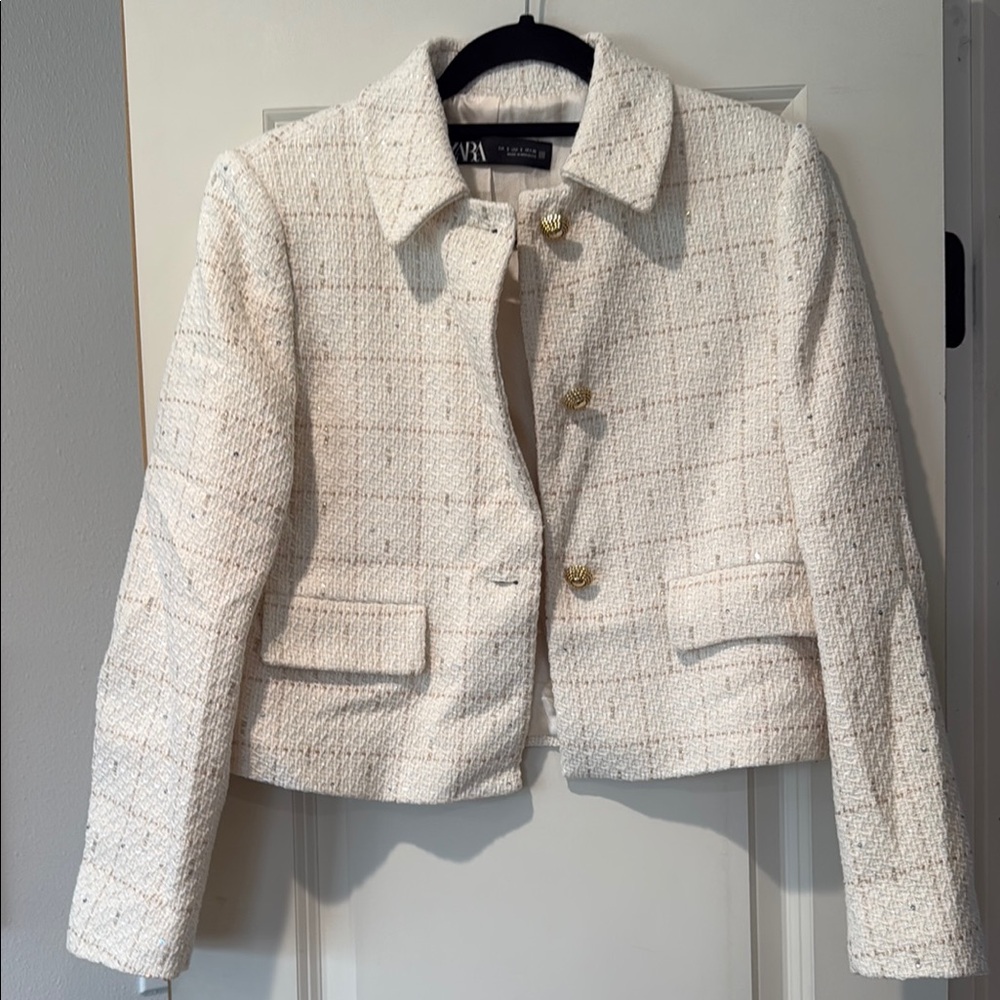 Zara Cream Blazer with Tailored Fit and Textured Fabric